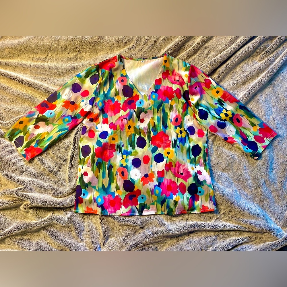Floral V-Neck Women's Top small silky Anthropologie Chico's